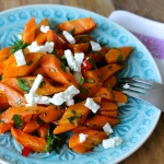 Gebackene Karotten mit Feta und Petersilie